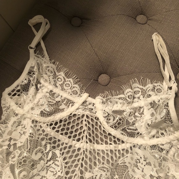 Lace bodysuit - Picture 3 of 4